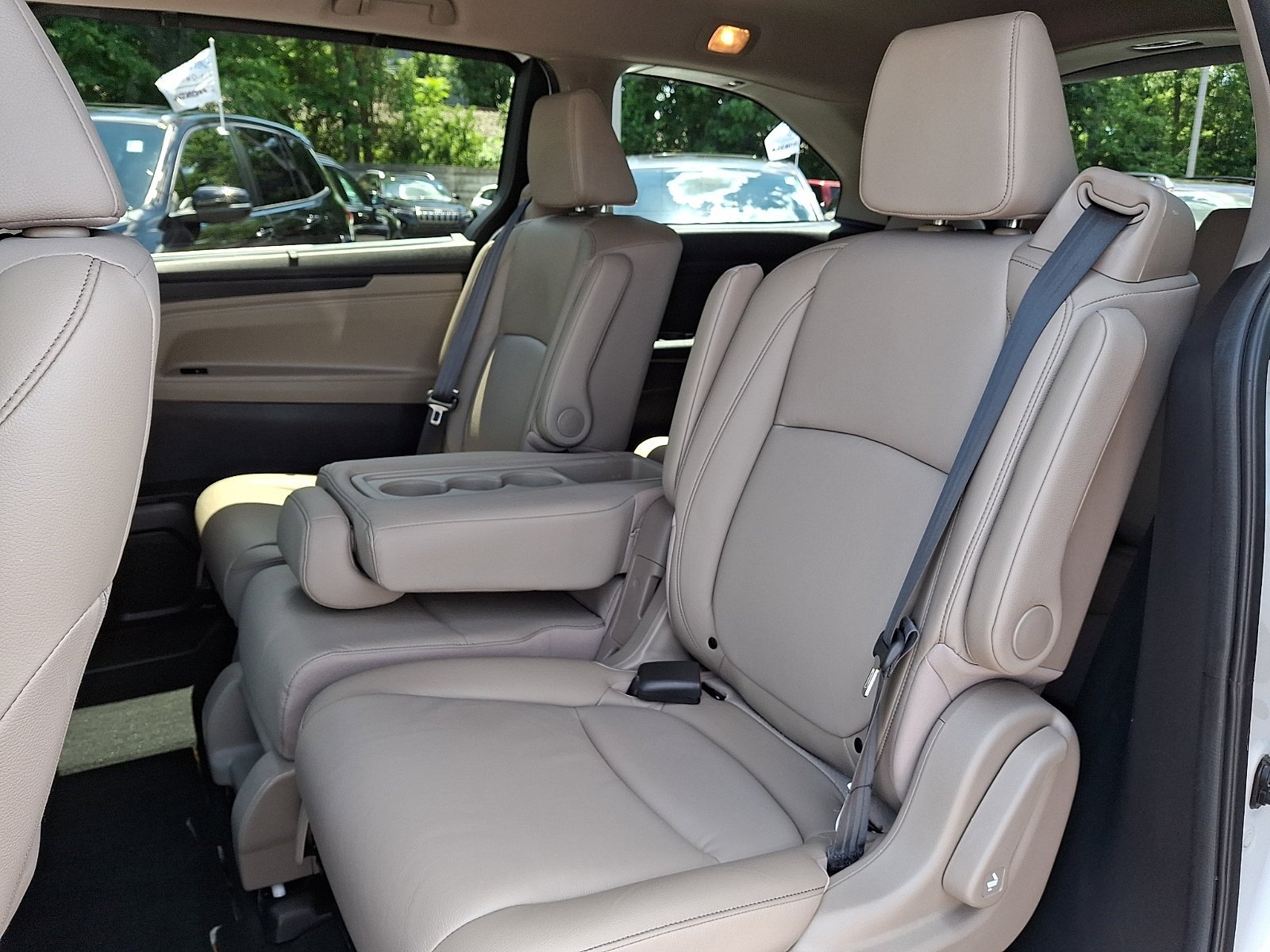 Certified Used 2024 Platinum White Pearl Honda EX-L image 9