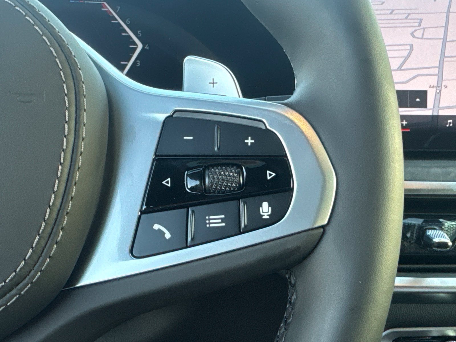 New 2026 Mineral White Metallic BMW sDrive40i image 24