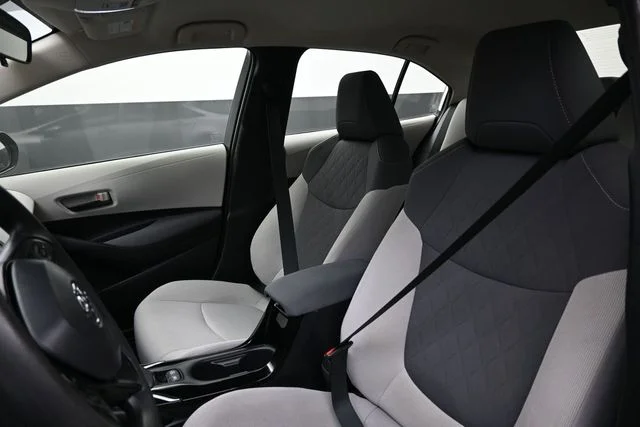 Used 2022 Silver Toyota LE image 18