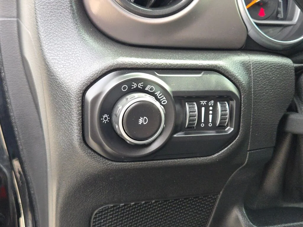 Used 2020 Black Jeep Unlimited Sport image 26