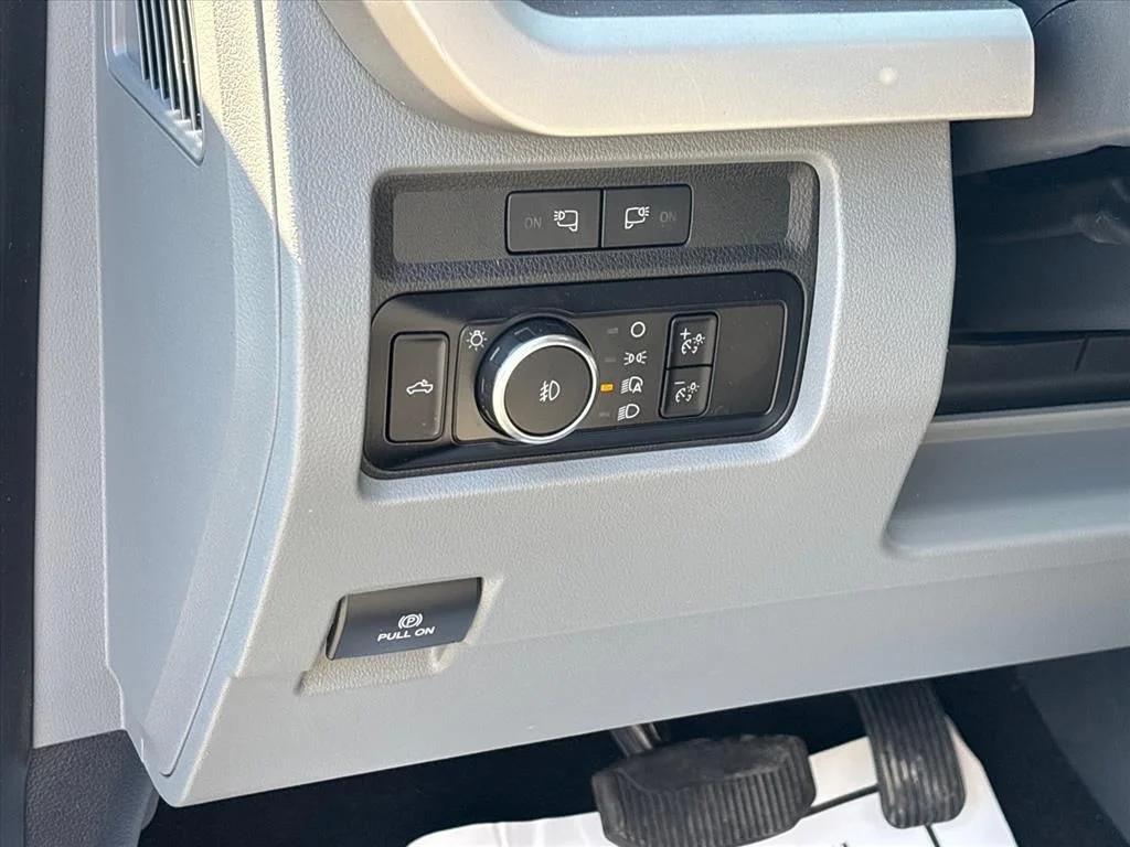 Used 2023 Red Ford XLT image 27