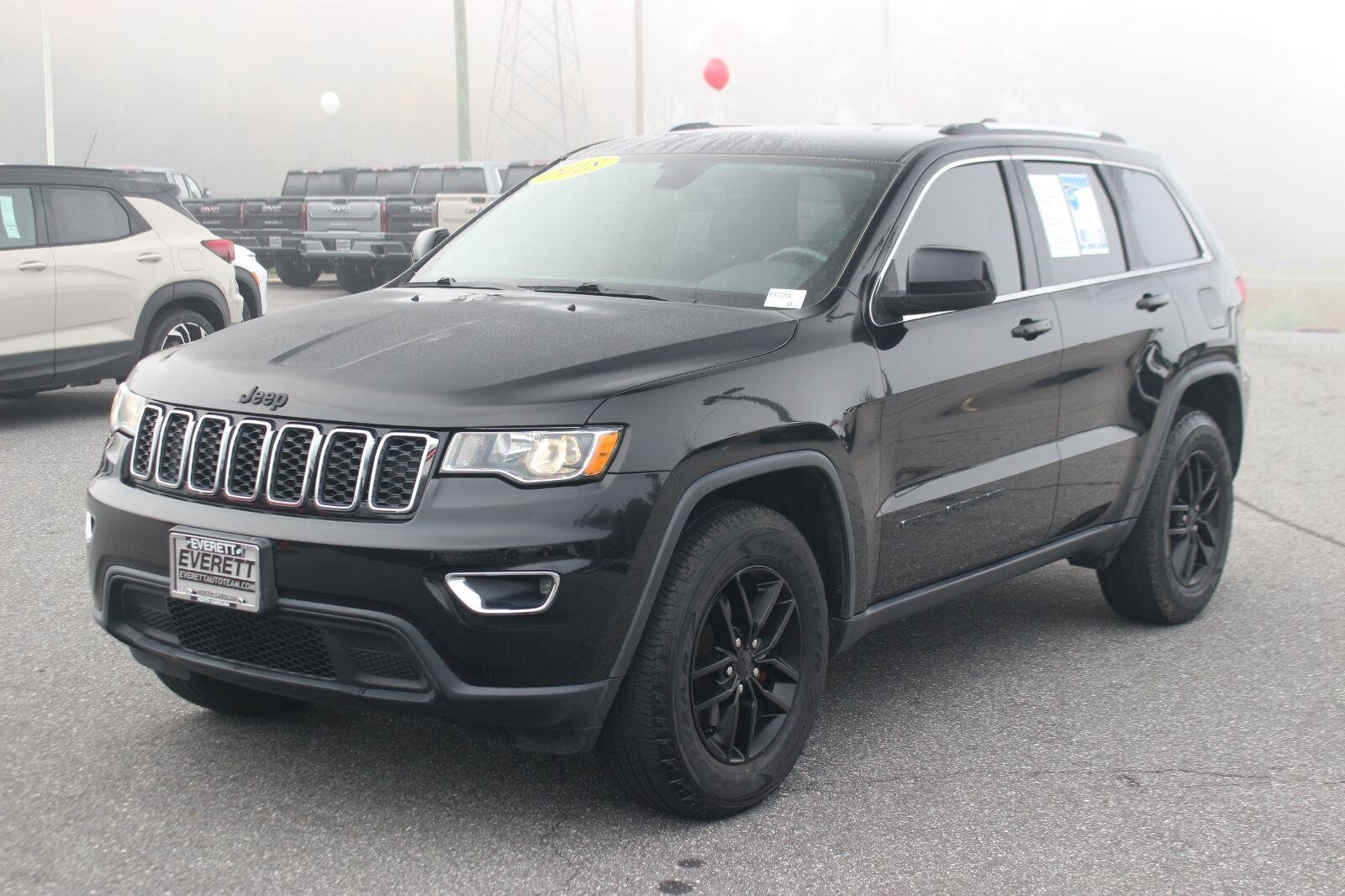 Used 2018  Jeep Laredo E image 3