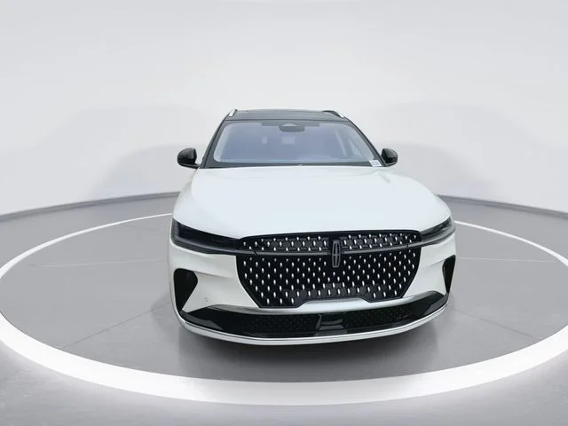 Used 2025 White Lincoln Reserve image 2