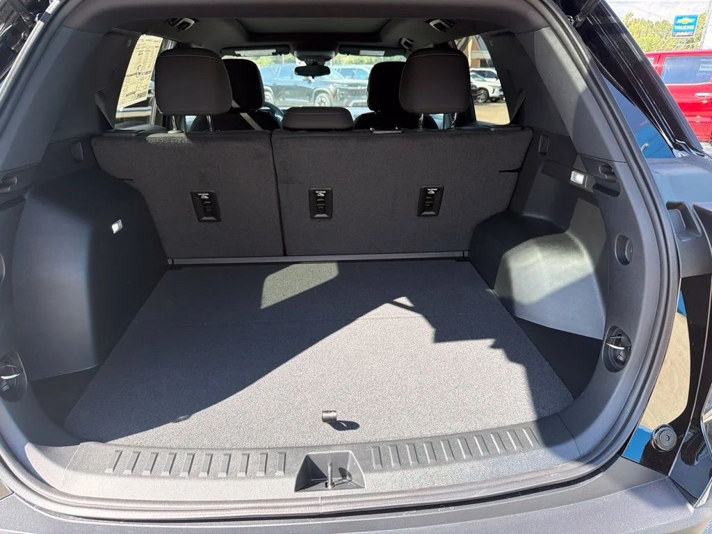 New 2027 Mosaic Black Metallic Chevrolet LT image 32