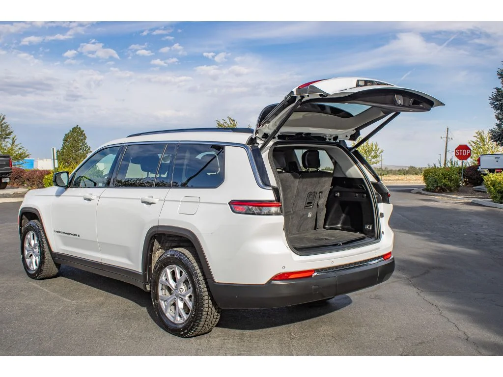 Used 2021 Bright White Clearcoat Jeep Limited image 9