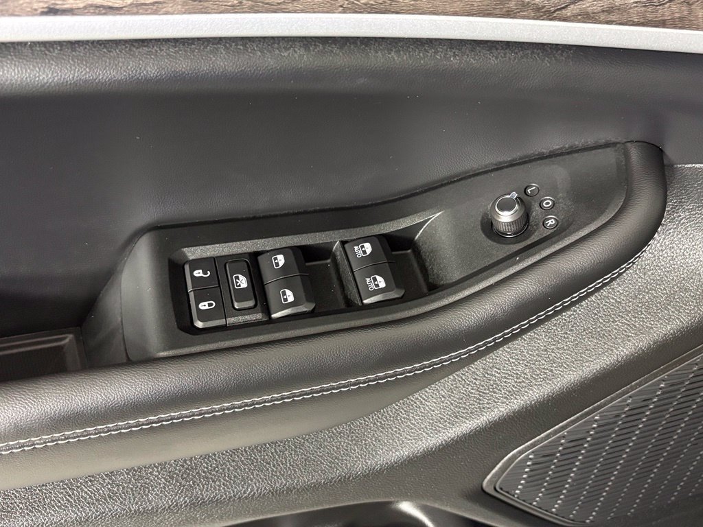 New 2027 High-Gloss Black Paint Jeep Altitude image 15