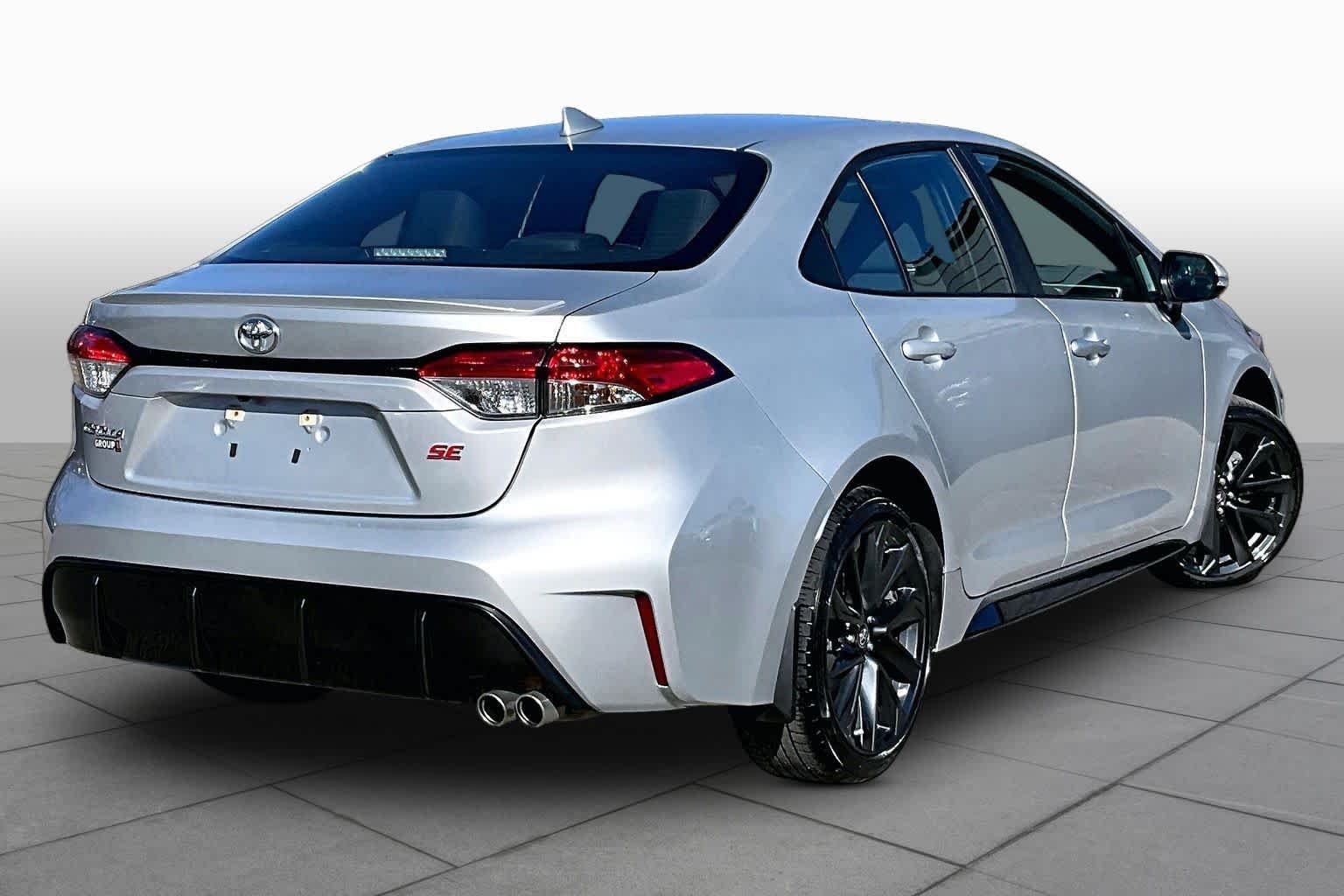 Used 2025 Classic Silver Metallic Toyota SE image 13