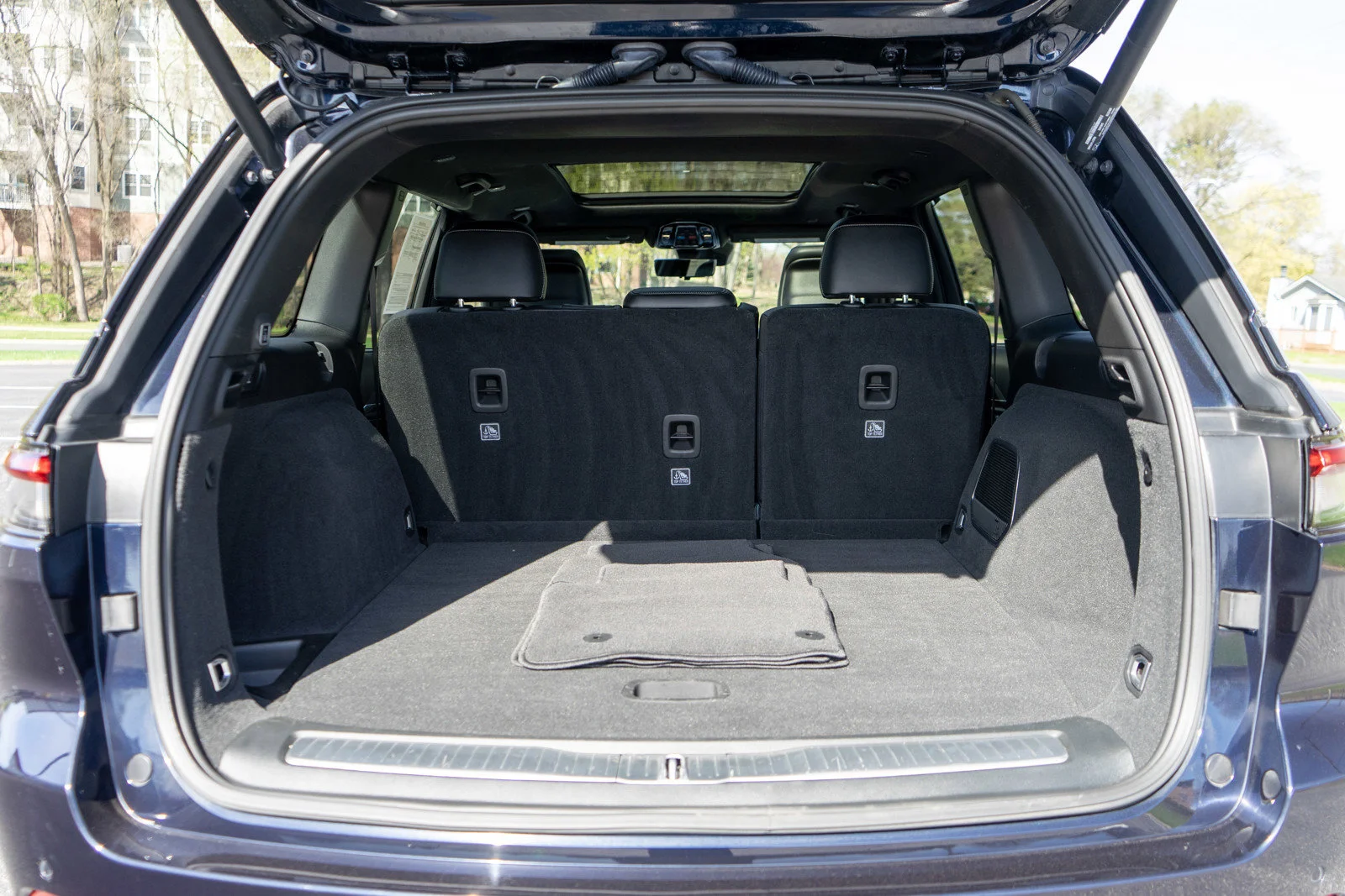 Used 2023 Midnight Sky Jeep Overland image 9
