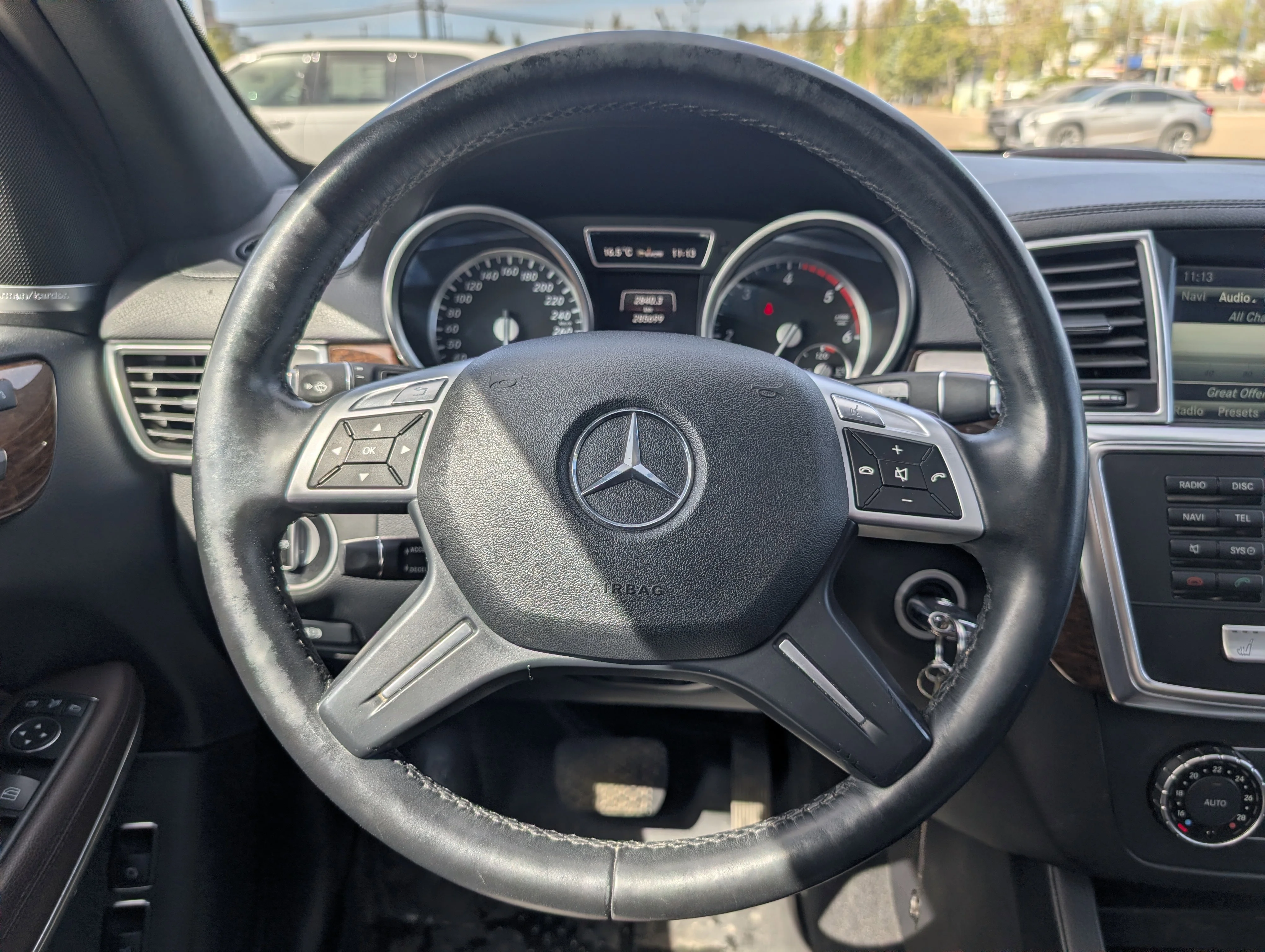 Used 2013 White Mercedes-Benz GL 350 BlueTEC image 26