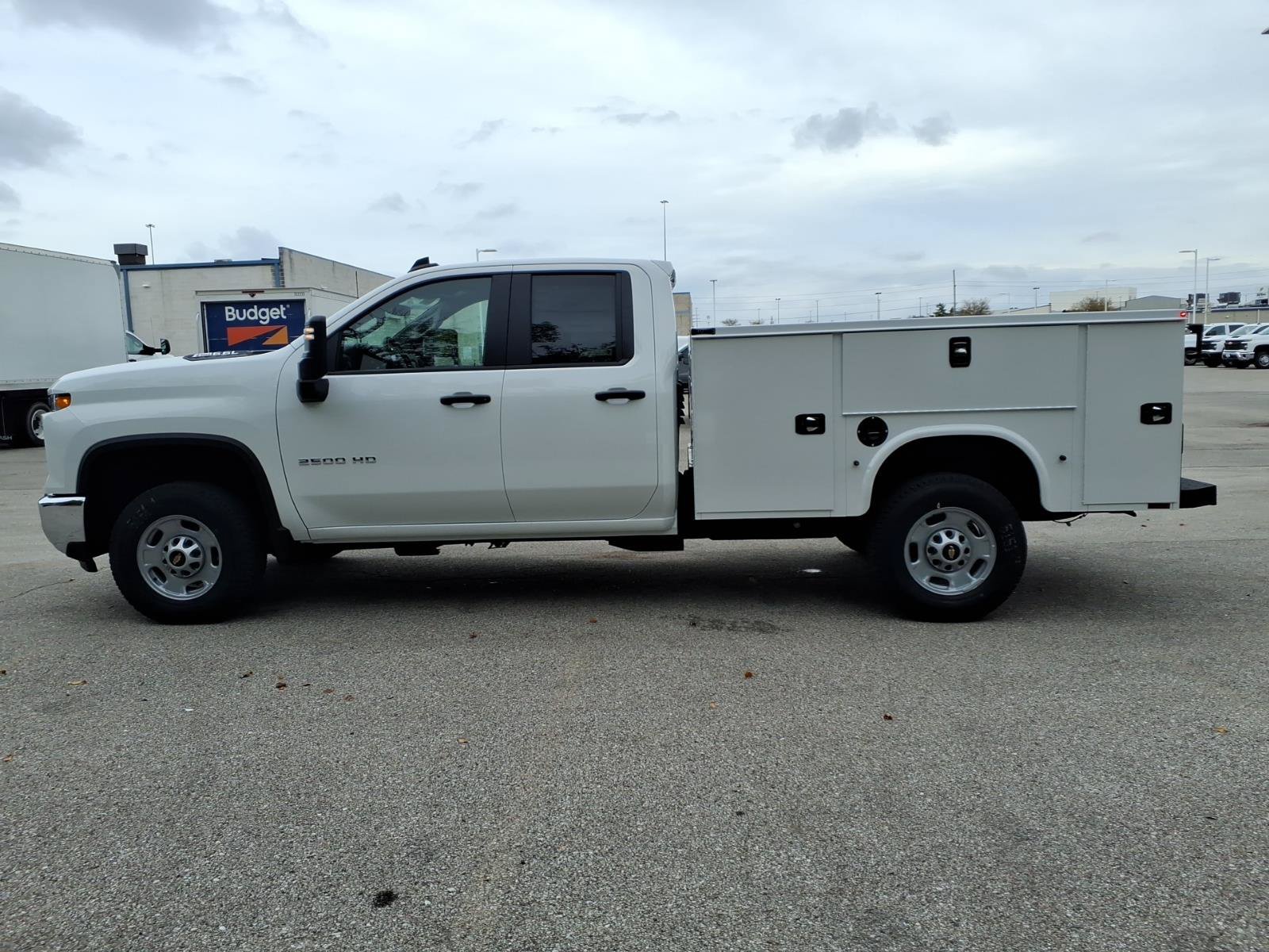 New 2026 Summit White Chevrolet WT image 3