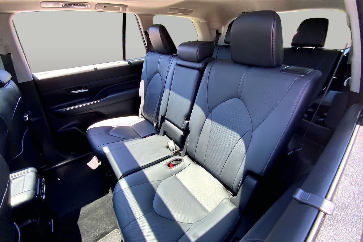 Used 2025 Storm Cloud Toyota Hybrid Limited image 21