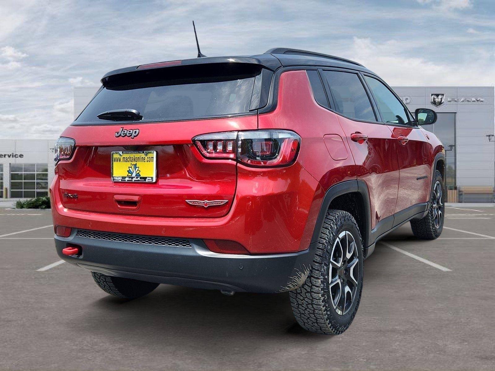New 2026 Red Hot Pearl-Coat Exterior Paint Jeep Trailhawk image 5