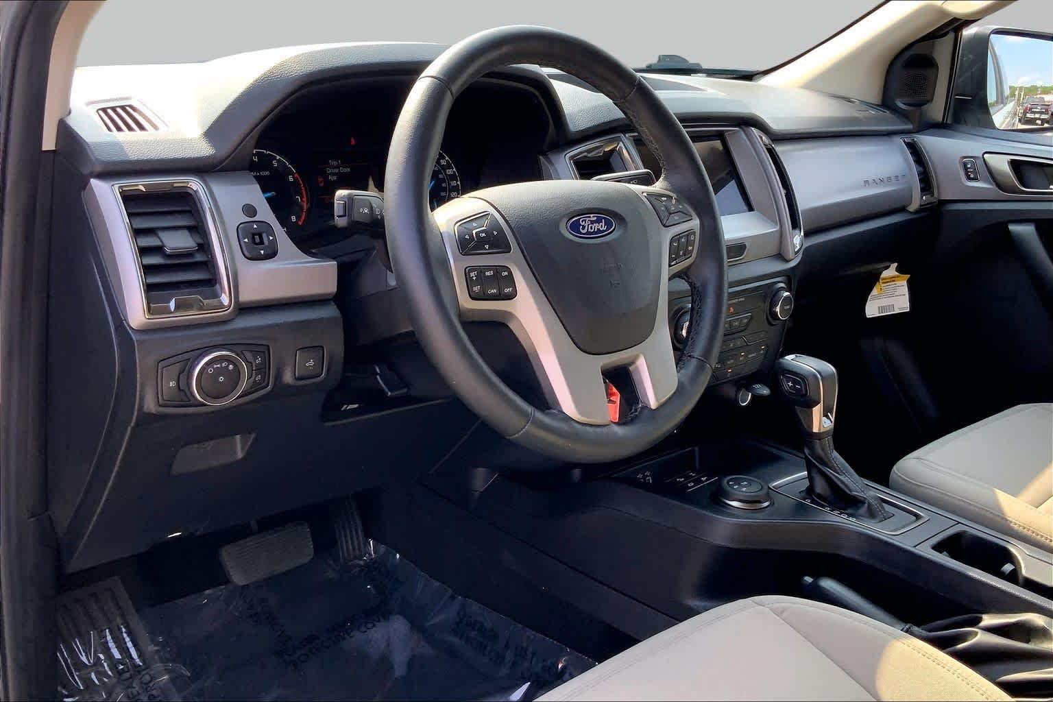 Used 2023 Cactus Gray Ford XLT image 16