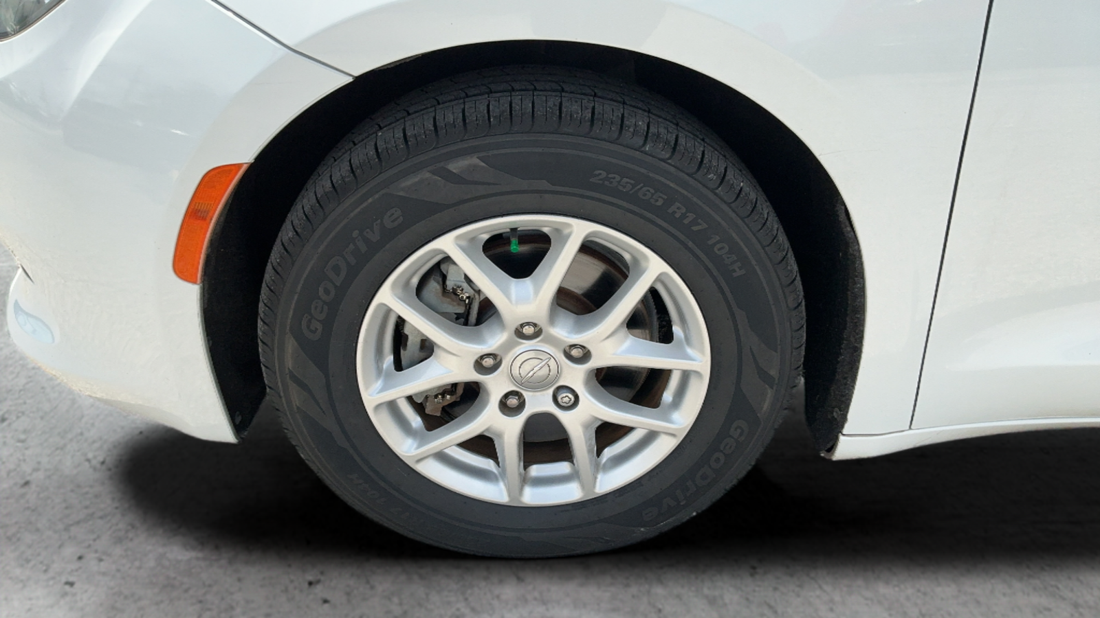 Used 2019 White Chrysler LX image 16