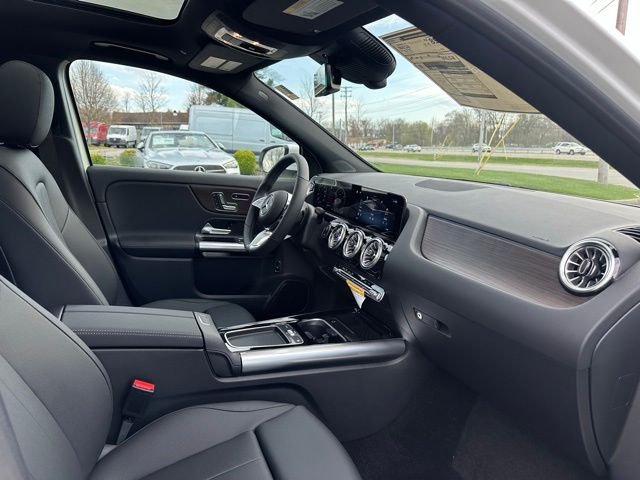 New 2026 Polar White Mercedes-Benz GLA 250 image 28