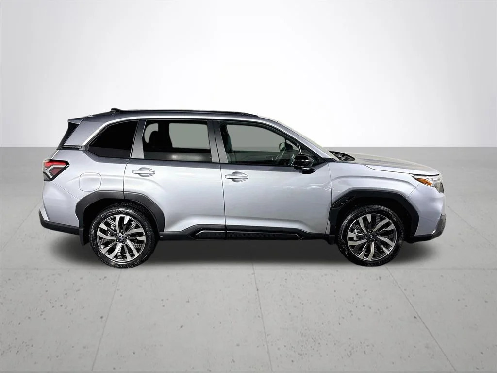 New 2026 ICE SILVER METALLIC Subaru Touring image 5