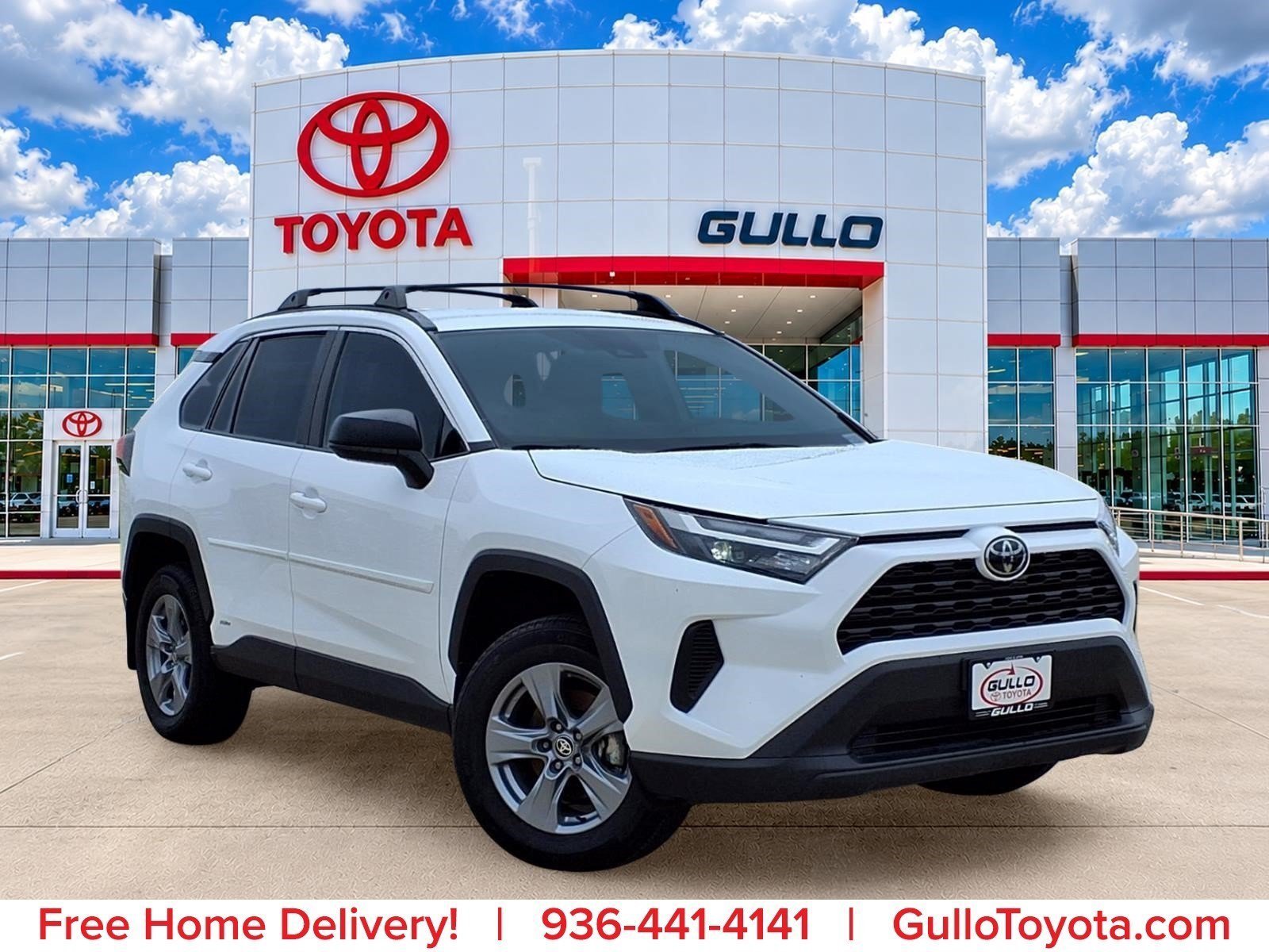 Certified Used 2025 Ice Toyota LE image 1