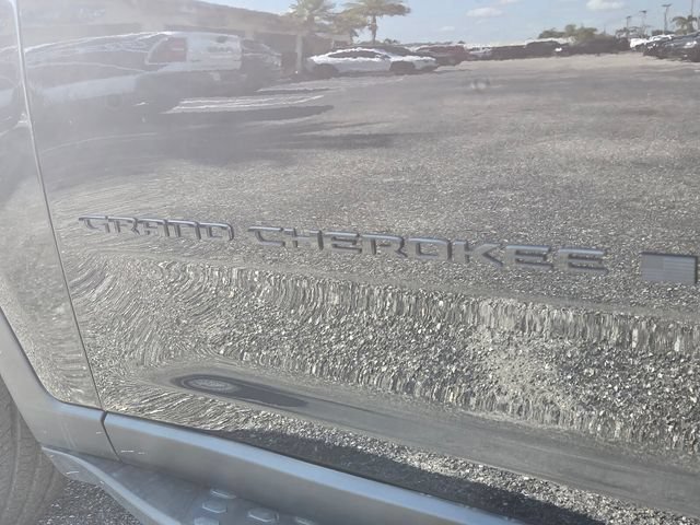 Used 2025 Diamond Black Crystal Pearlcoat Jeep Altitude X image 19