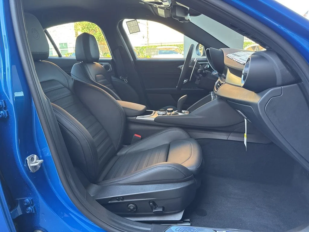 New 2026 Blue Metallic Alfa Romeo Base image 21