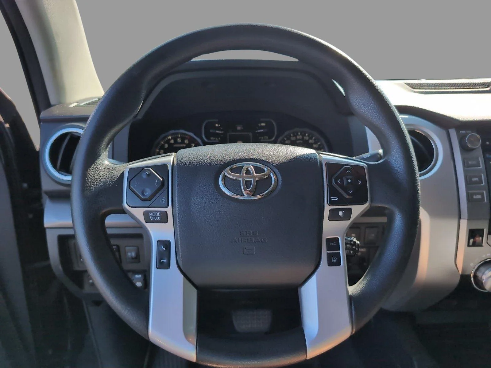 Used 2019 Midnight Black Metallic Toyota SR5 image 27