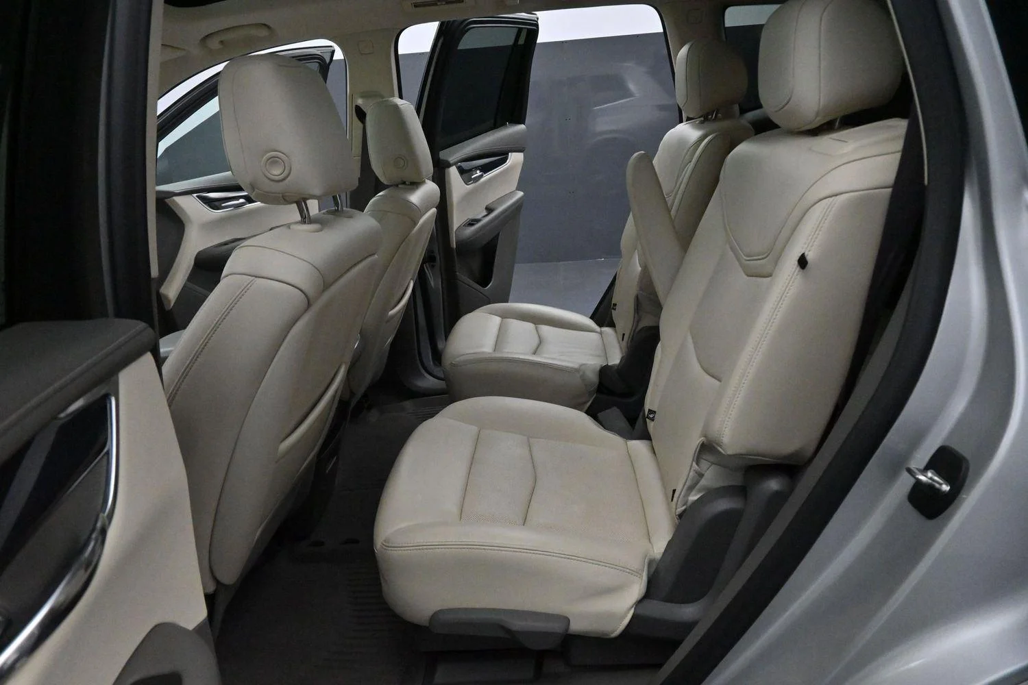 Used 2020 Radiant Silver Metallic Cadillac AWD Premium Luxury image 30