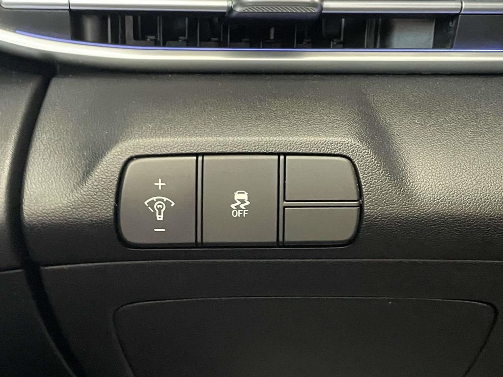 Certified Used 2025 White Hyundai SEL Convenience image 18