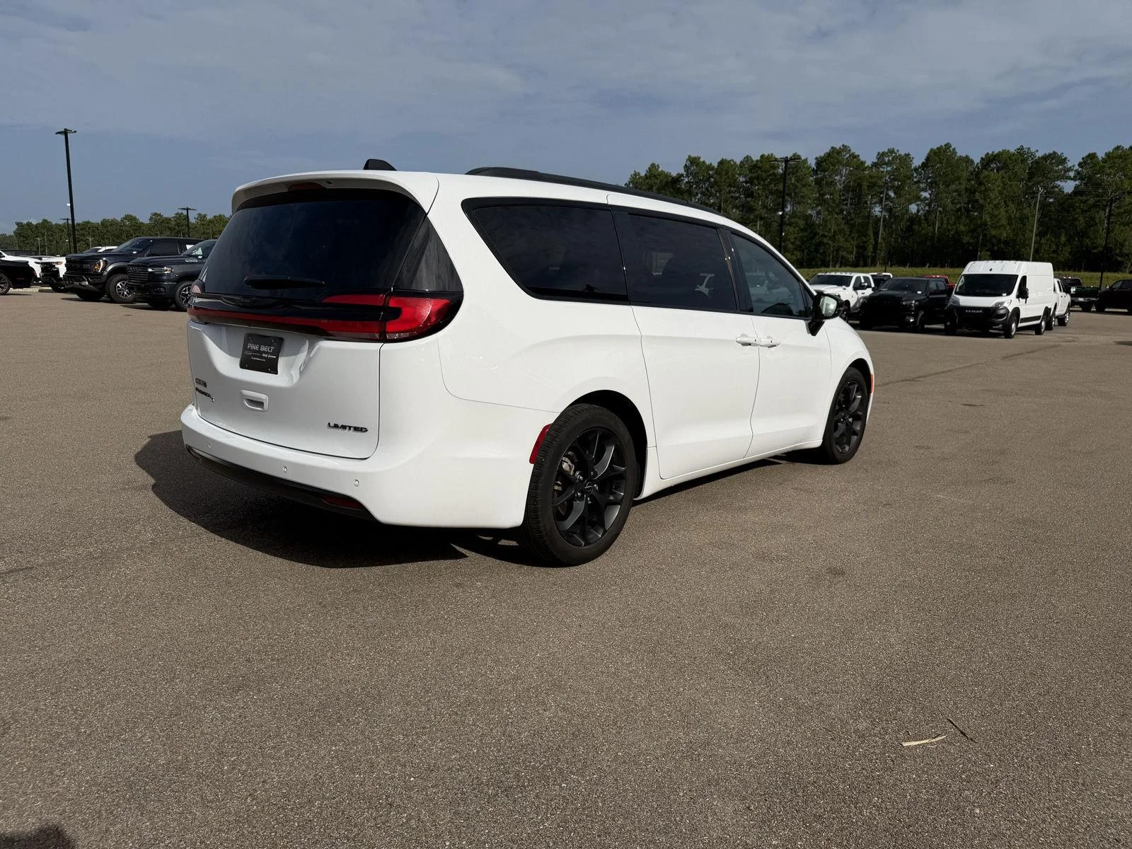Used 2025 Bright White Clearcoat Chrysler Limited image 6