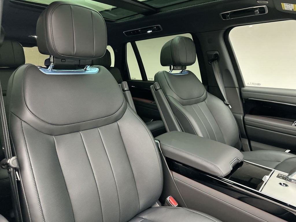 New 2026 Santorini Black Metallic Land Rover SE image 6