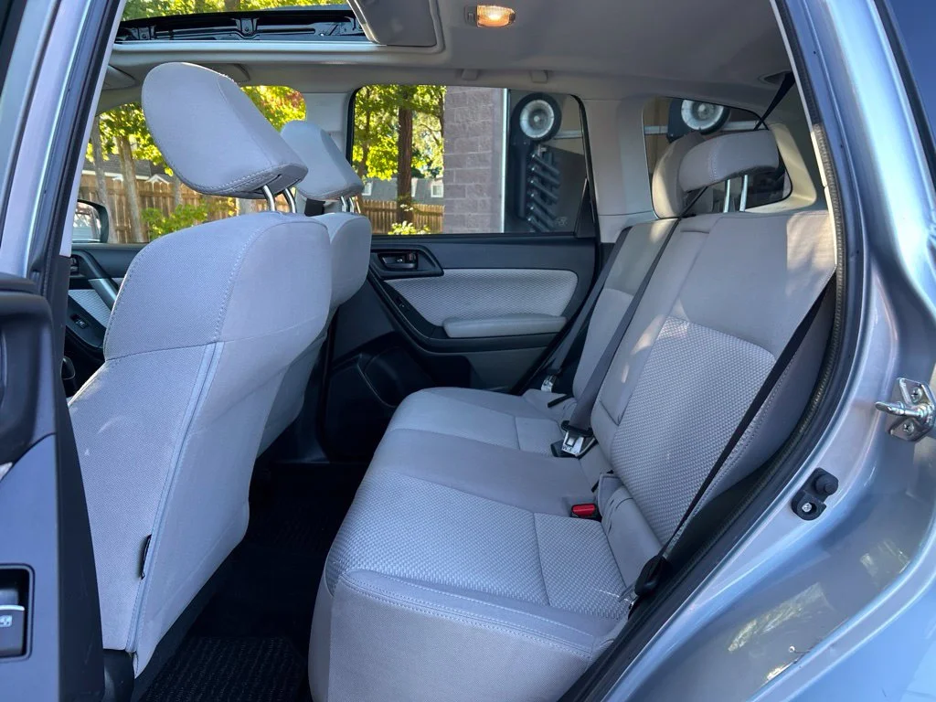 Used 2018 Silver Subaru 2.5i Premium image 27