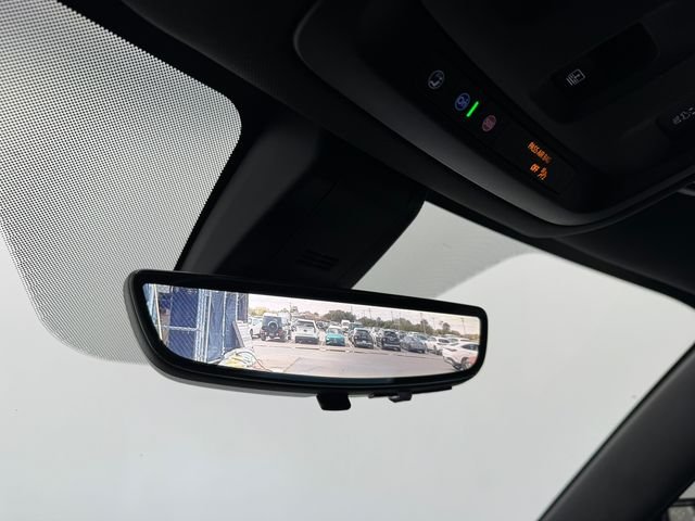 Used 2021 White Frost Tricoat GMC Denali image 39