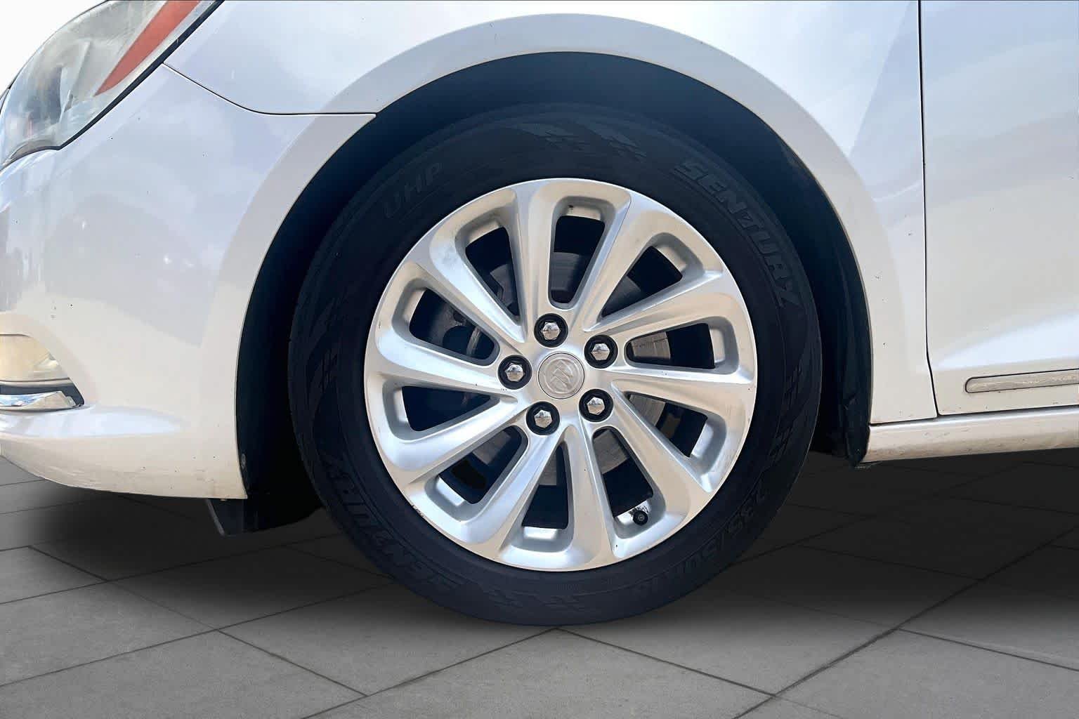 Used 2015 White Frost Tricoat Buick Leather image 10
