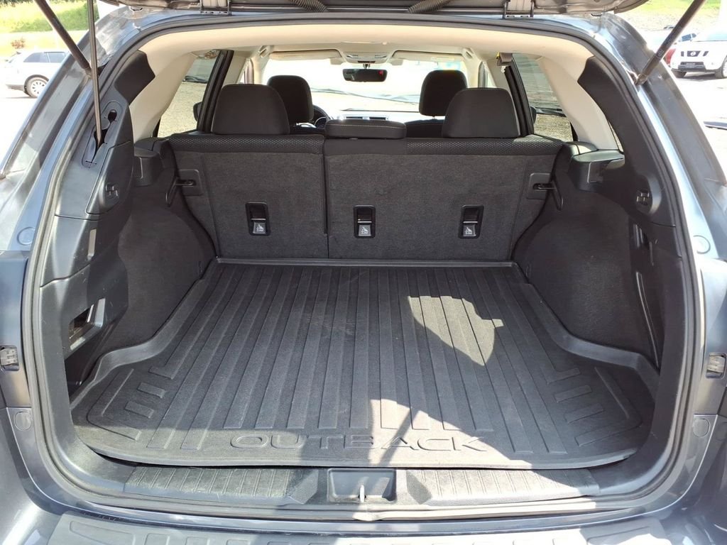 Used 2019 Gray Subaru 2.5i Premium image 16