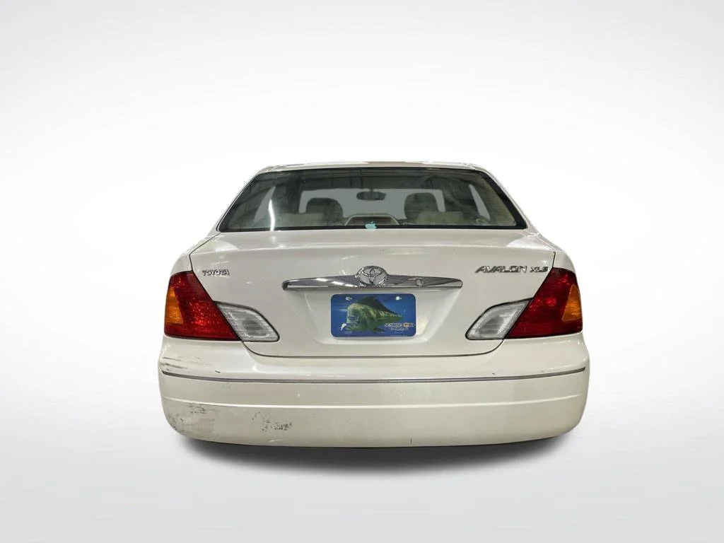 Used 2002 White Toyota XL image 7
