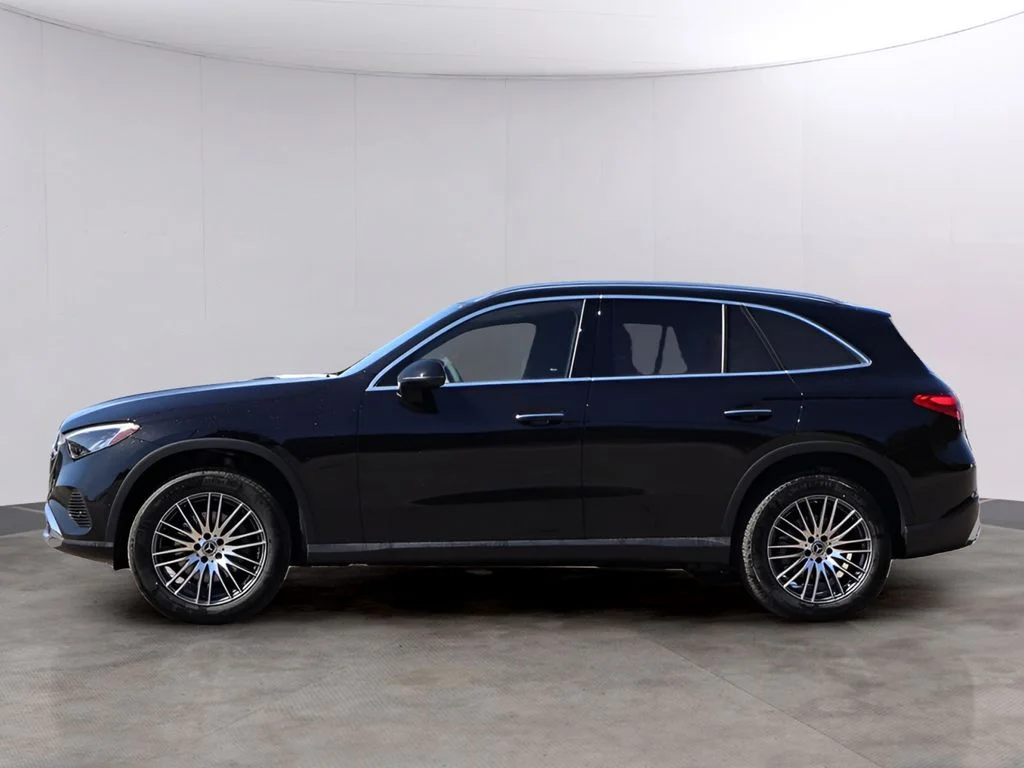 New 2026 Obsidian Black Metallic Mercedes-Benz GLC 300 image 4