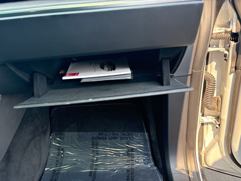 Used 2022 White Tesla Base image 24