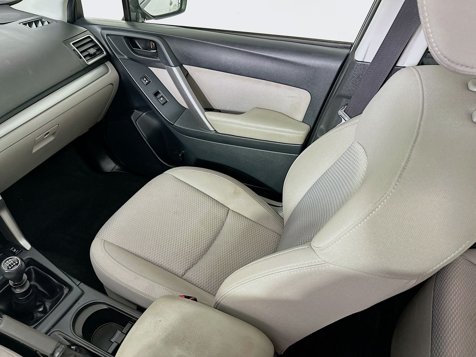 Used 2016 Crystal White Pearl Subaru 2.5i Premium image 23