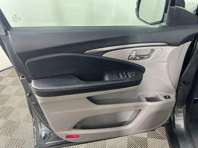 Certified Used 2017 Forest Mist Metallic Honda RTL image 9