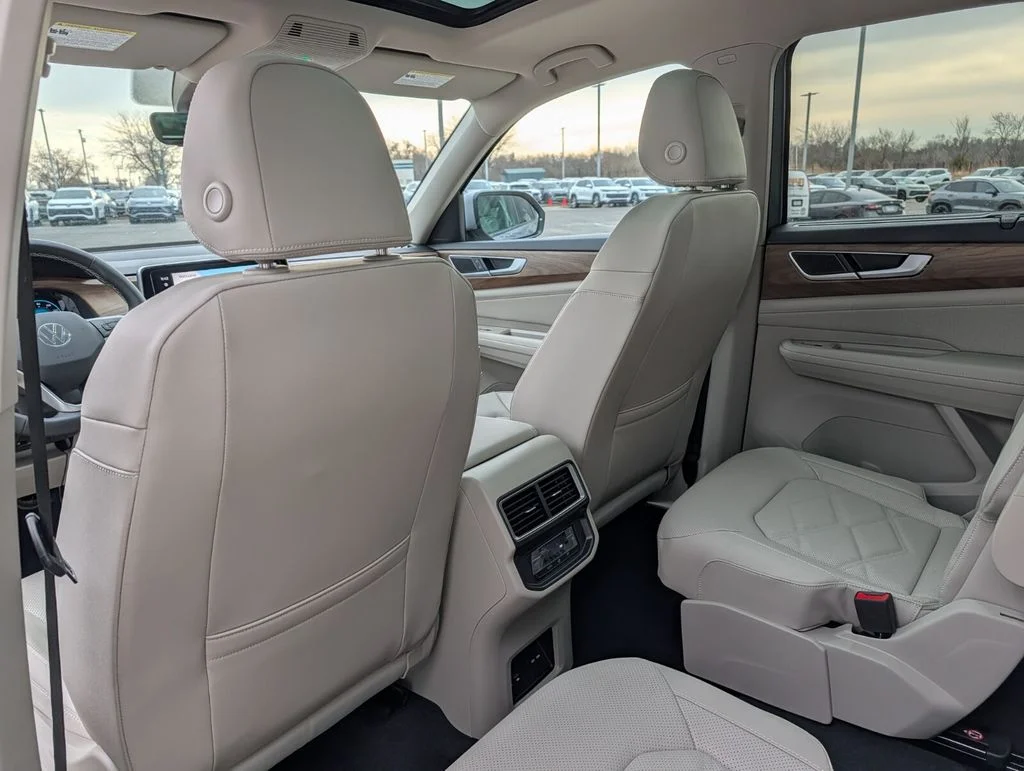 New 2026 Silver Volkswagen 2.0T SE w/Technology image 14