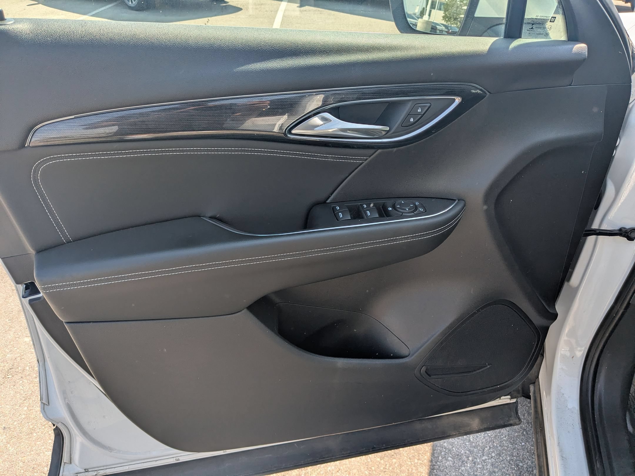 Used 2022 Summit White Buick Preferred image 12
