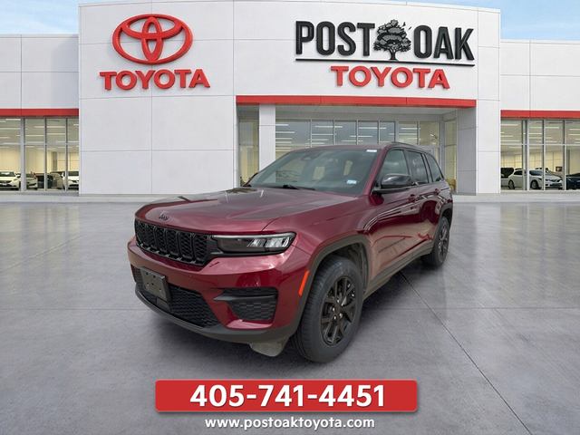 Used 2024 Red Jeep Altitude image 3