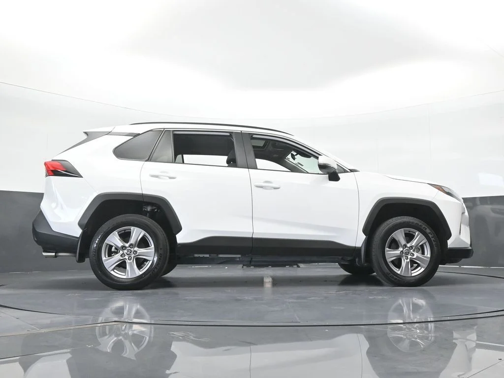 Used 2025 Ice Toyota XLE image 55