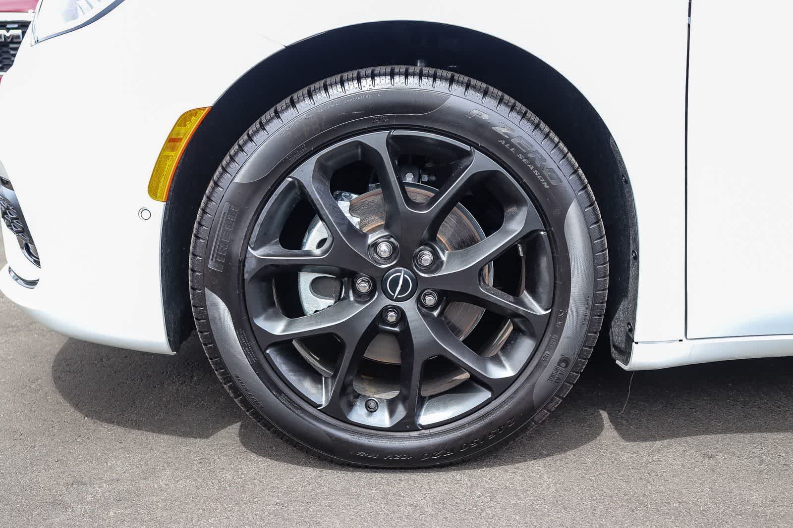 2026 Chrysler Pacifica Limited - Photo 10