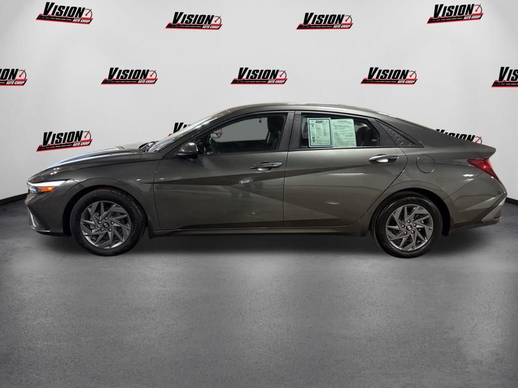 Used 2024 Gray Hyundai SEL image 8