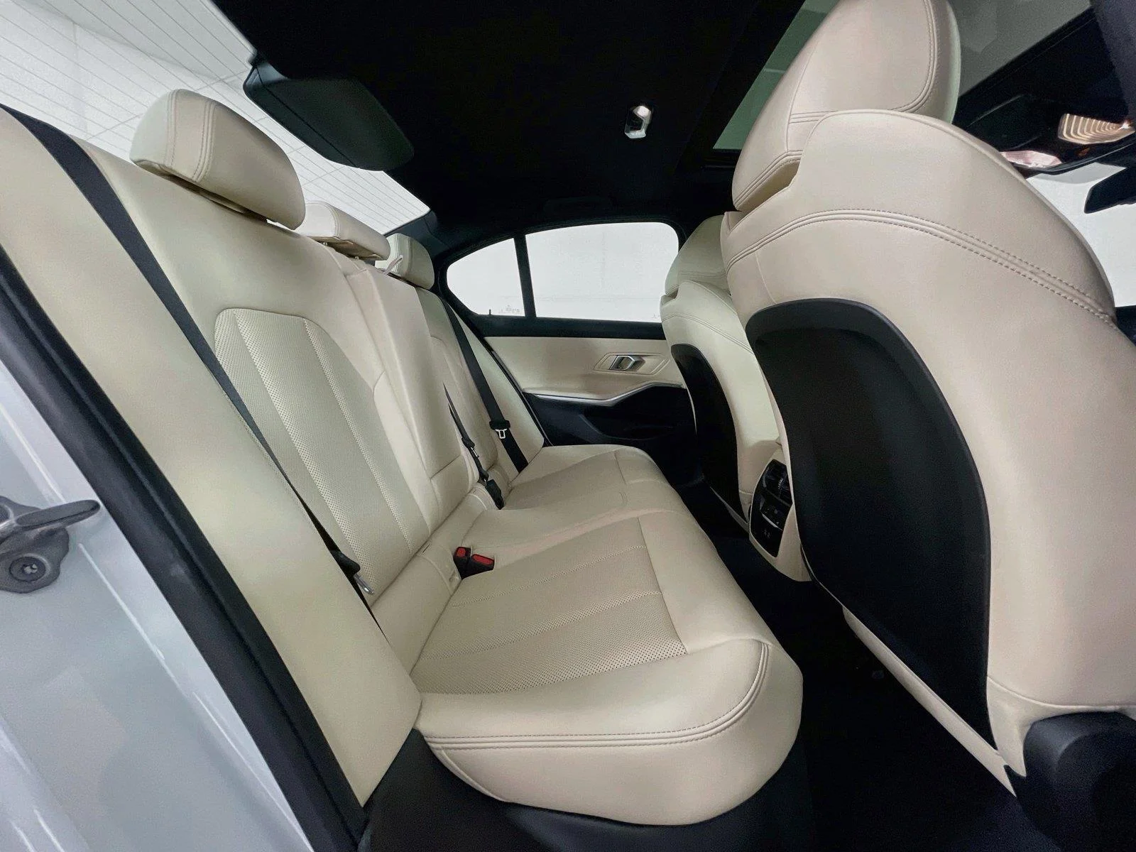Used 2025 Mineral White Metallic BMW 330i xDrive image 30
