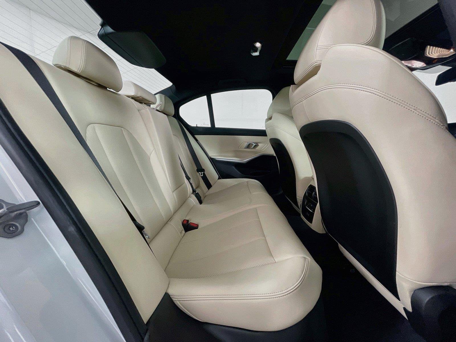 Used 2025 Mineral White Metallic BMW 330i xDrive image 30