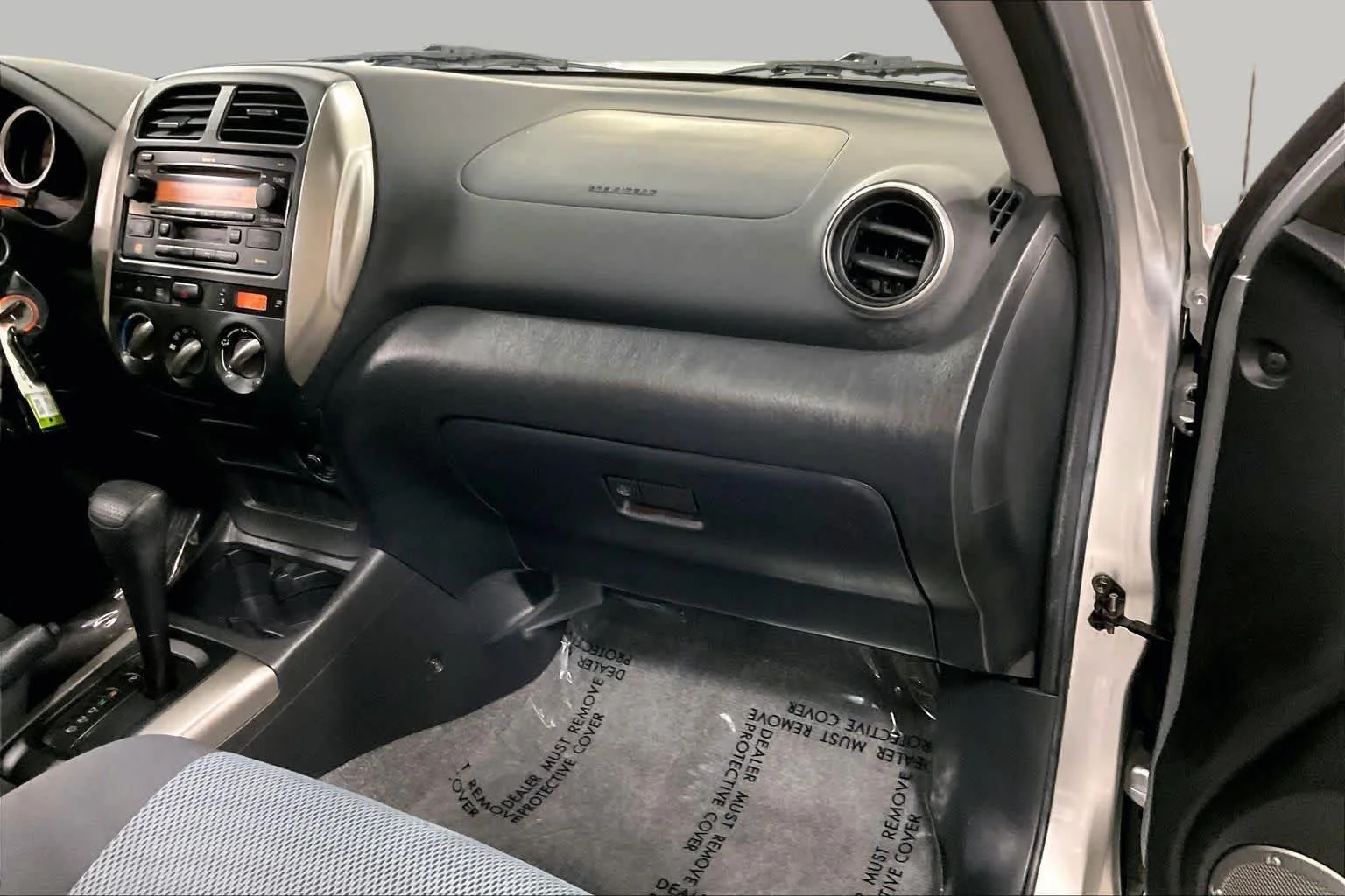 Used 2005 Titanium Metallic Toyota  image 18