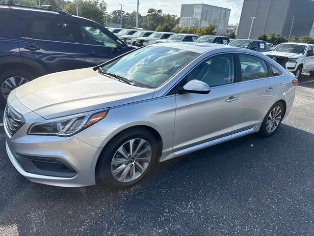 Used 2016 Silver Hyundai Sport image 6