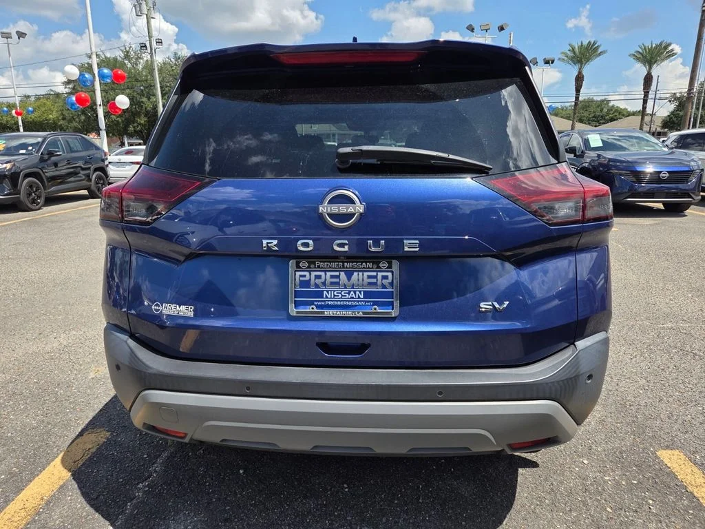Used 2022 Blue Nissan SV image 4