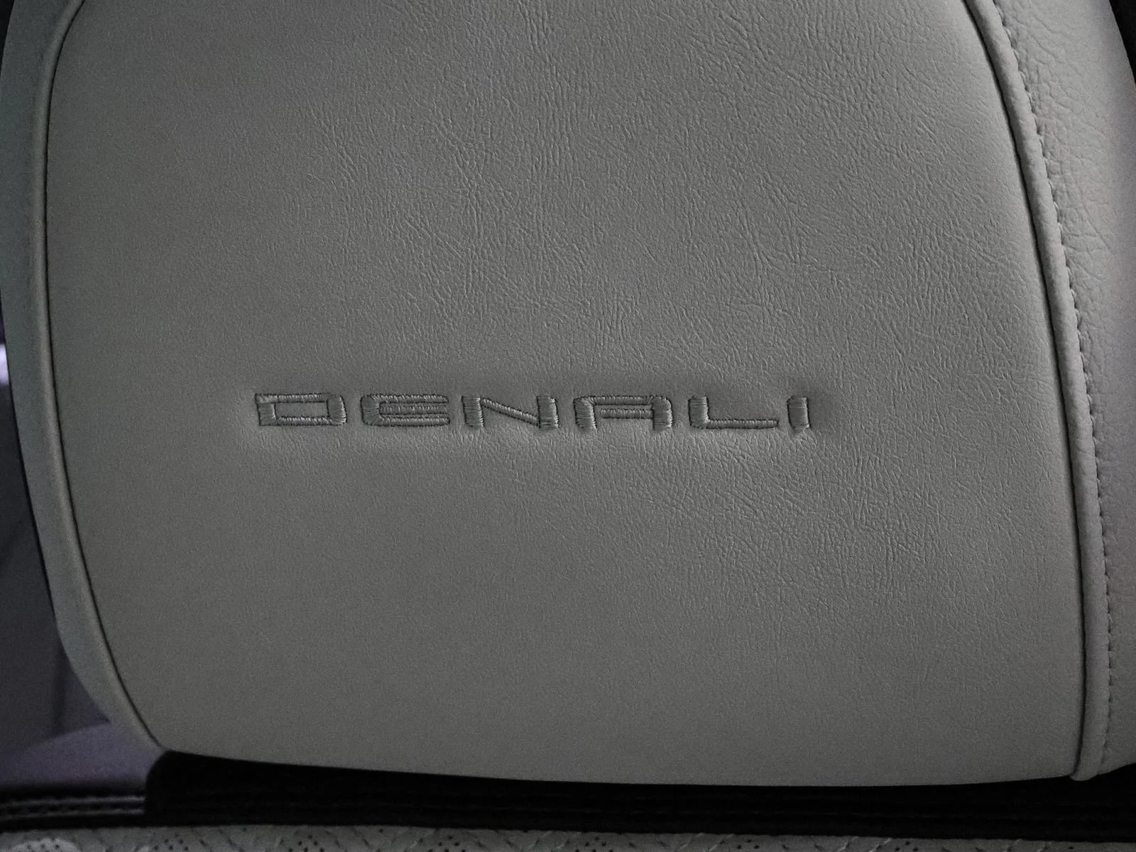 2026 GMC Acadia Denali - Photo 23