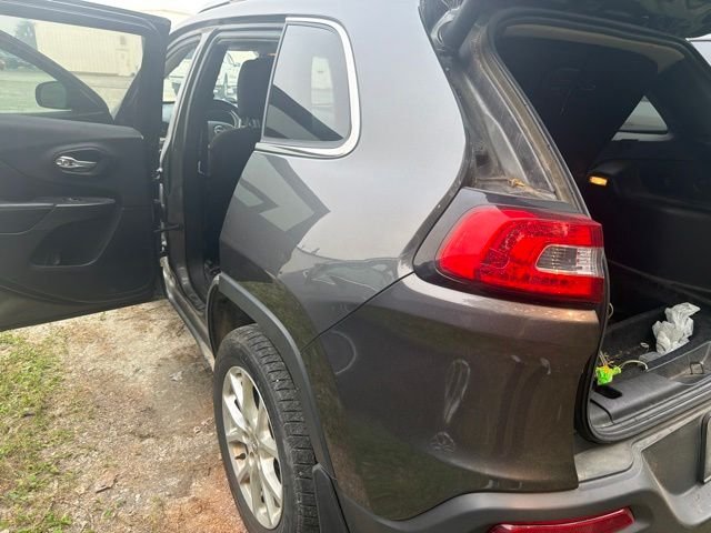 Used 2015 Gray Jeep Latitude image 8